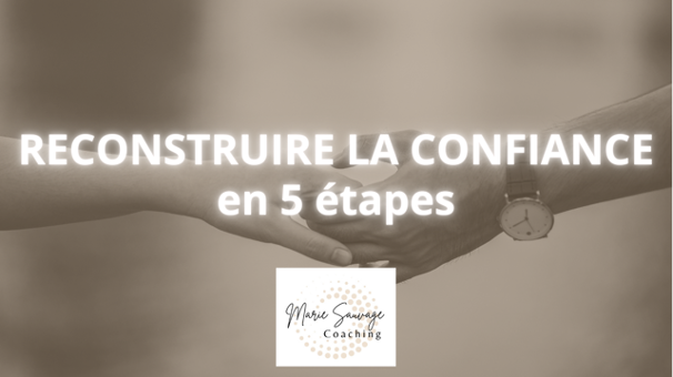 Deux mains qui se tiennent, symbolisant la reconstruction de la confiance, avec le texte "Reconstruire la confiance en 5 étapes" et le logo "Marie Sauvage Coaching"